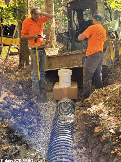 Backfilling gravel around pipe